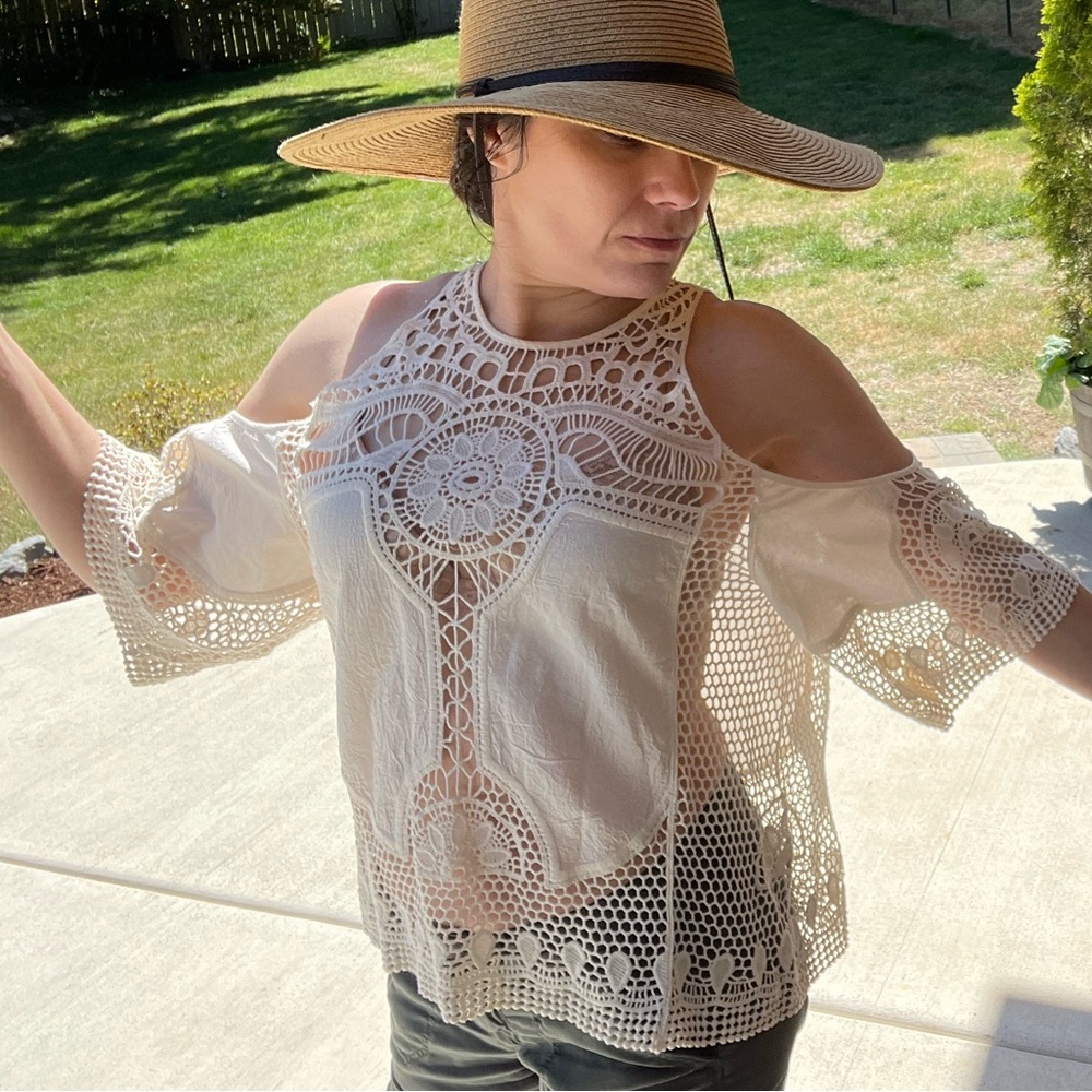 Hollister cold shoulder top M EUC - Picture 3 of 9